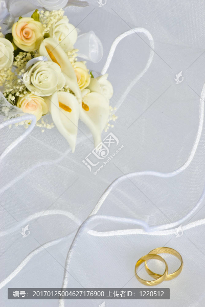 婚禮戒指和鮮花的面紗