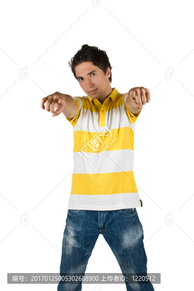 年輕的男人指著你