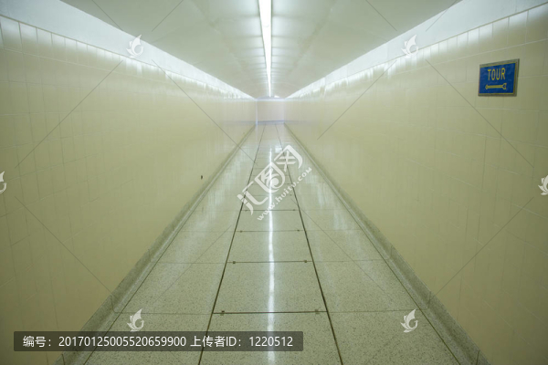 在格倫峽谷壩的走廊