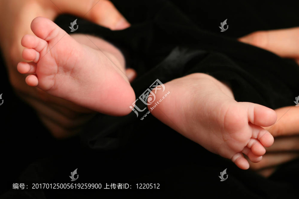 新出生的嬰兒腳