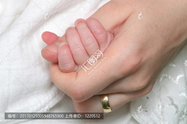 新出生的嬰兒手