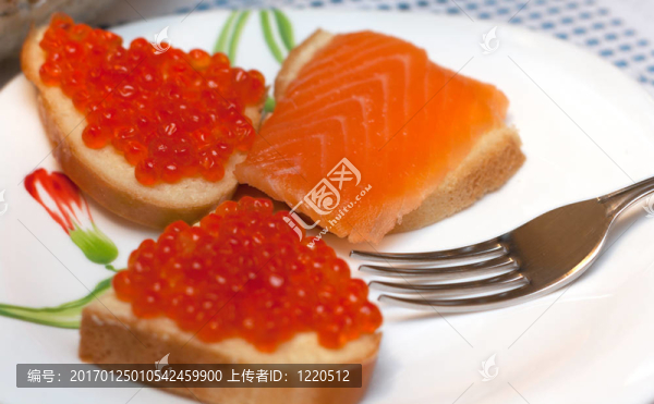 紅籽三明治；鮭魚