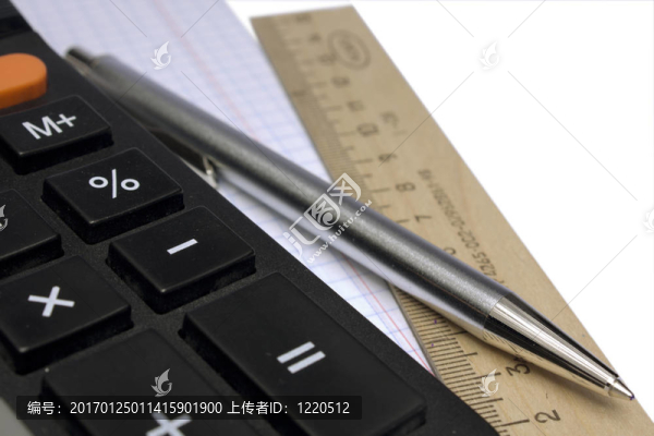 計(jì)算器；尺；頁(yè)上的筆