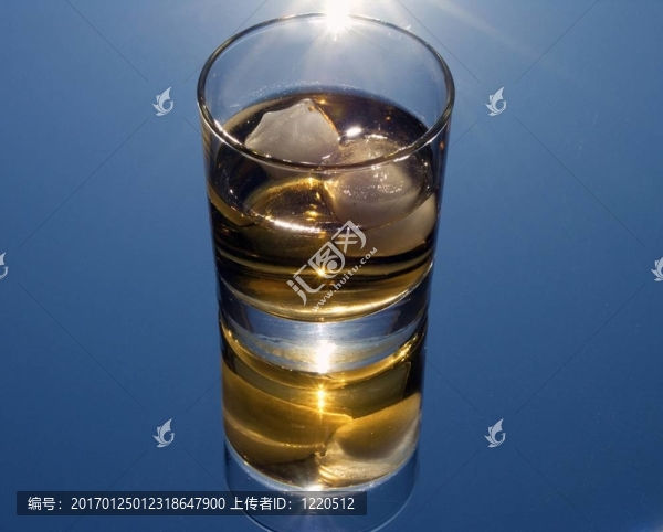 威士忌加冰塊