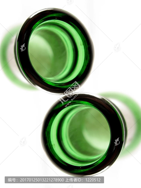 啤酒瓶干杯