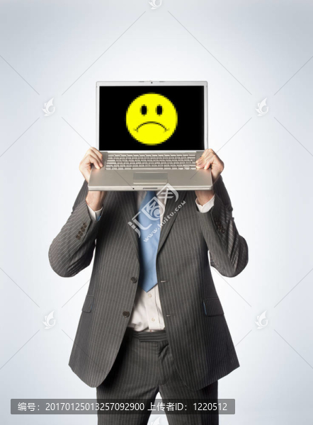 悲哀的男性筆記本電腦