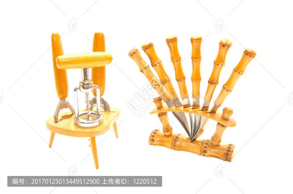 一套白色背景的廚房配件