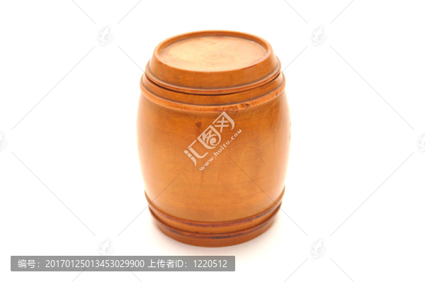 小木桶在白色背景