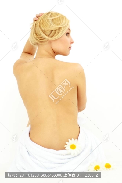 美麗的年輕女子與鮮花