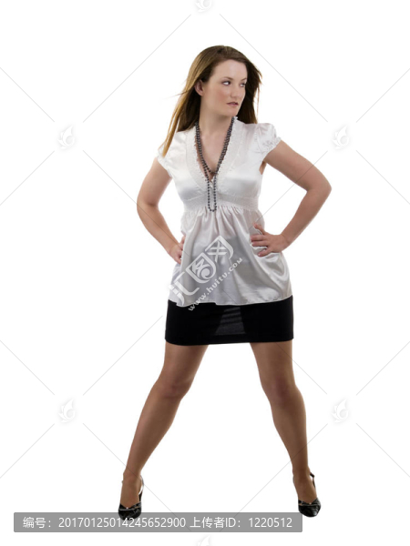 穿黑裙子和白襯衫的胖女人
