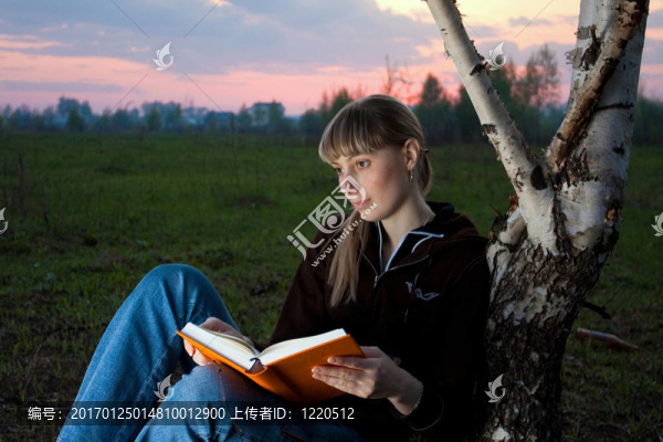 讀這本書的女孩