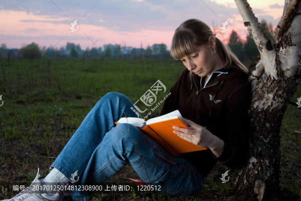 讀這本書的女孩