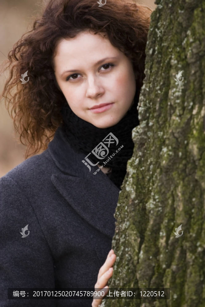 年輕的女人-匯圖網(wǎng) www.fosd68.com 年輕的女人