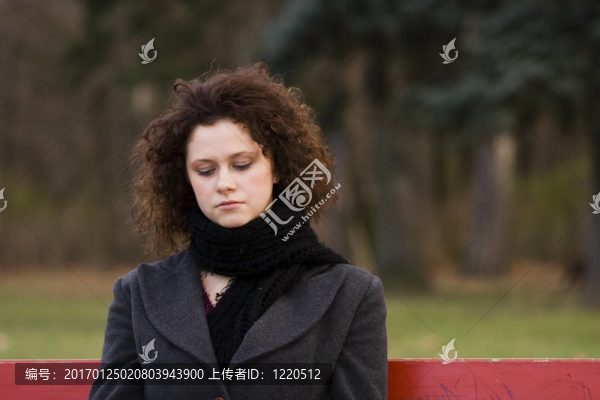 年輕的女人-匯圖網(wǎng) www.fosd68.com 年輕的女人