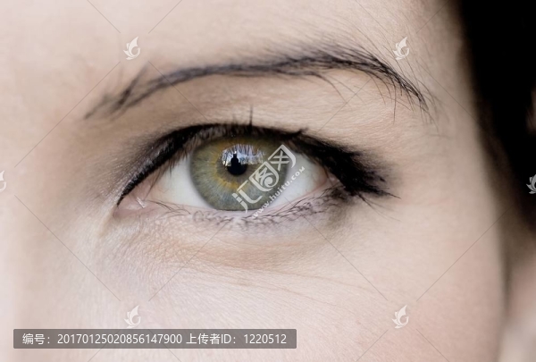 藍(lán)色女人的眼睛-匯圖網(wǎng) www.fosd68.com 藍(lán)色女人的眼睛