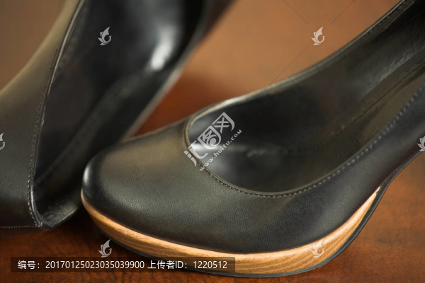 Black,Highheel的鞋子