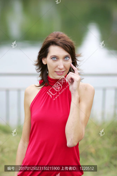 爆頭的女人肖像