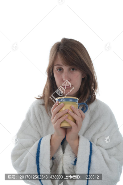 女孩喝一杯