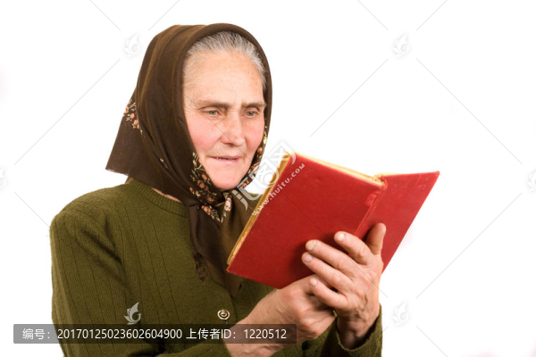 老農民婦女閱讀