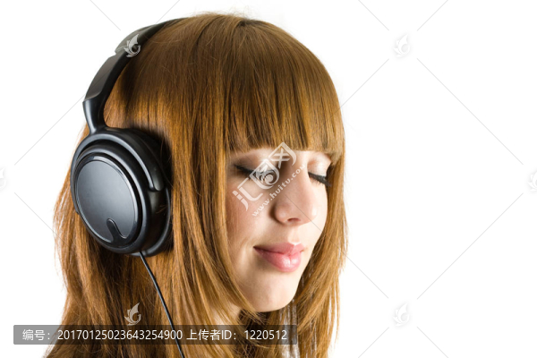 女孩聽音樂