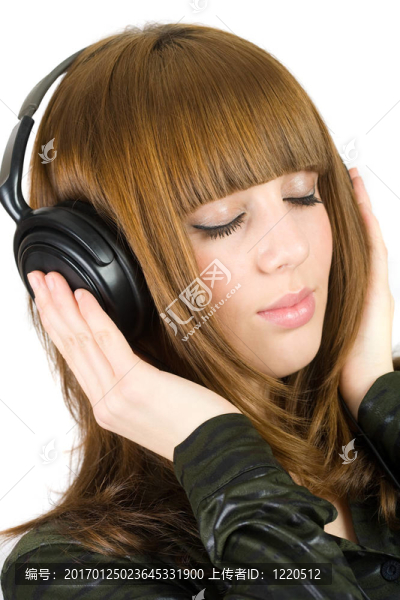 女孩聽音樂