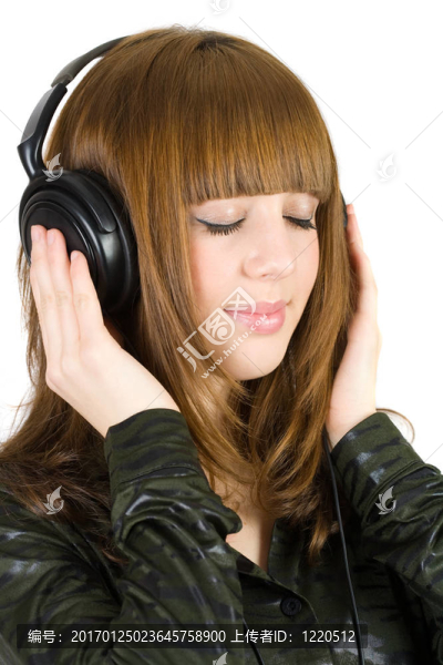 女孩聽音樂