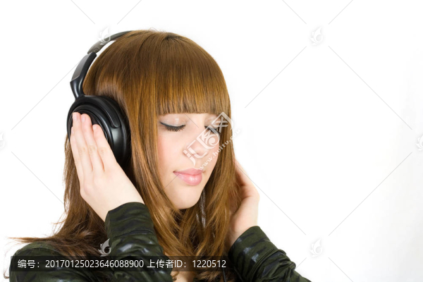 女孩聽音樂