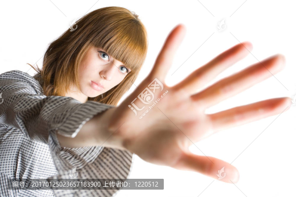 金發(fā)女孩隱藏