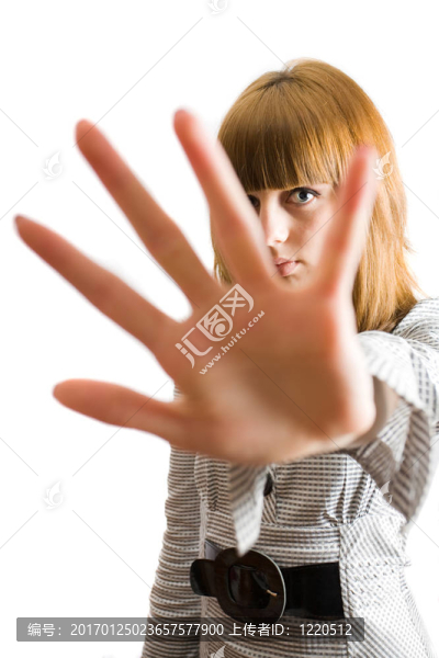 金發(fā)女孩隱藏