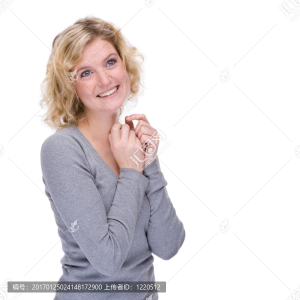 微笑的年輕女人