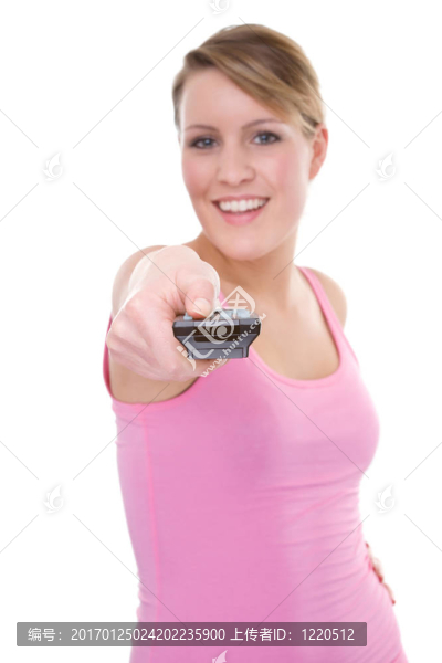 帶遙控器的女人