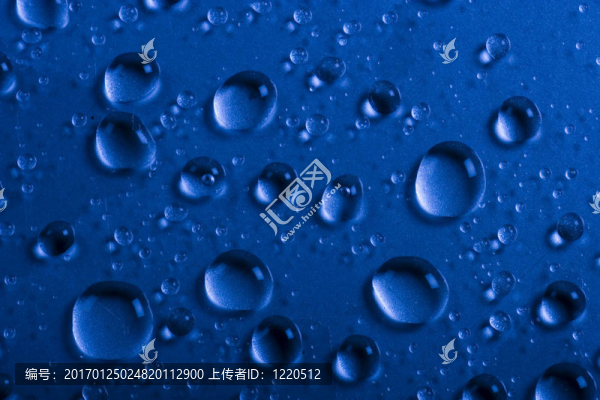 玻璃表面上的水滴