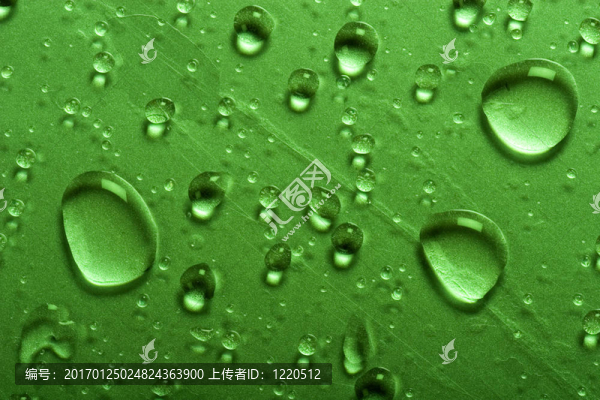 玻璃表面上的水滴