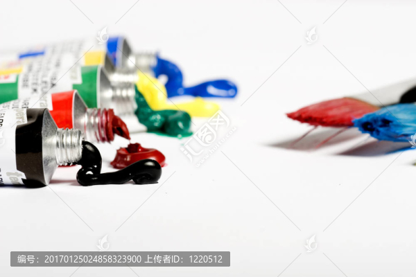 畫家的托盤和刷子