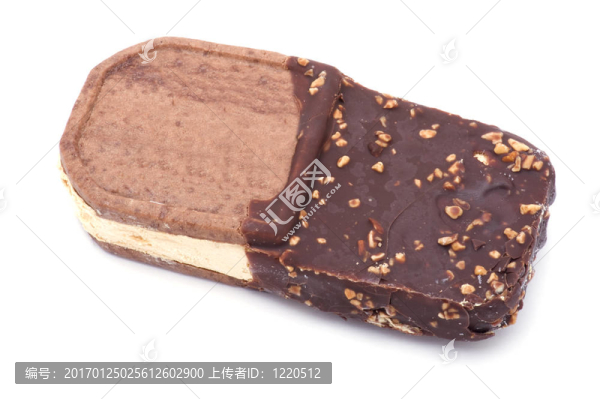 白色背景巧克力冰淇淋