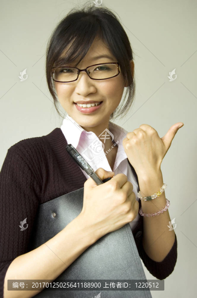 豎起衣領(lǐng)