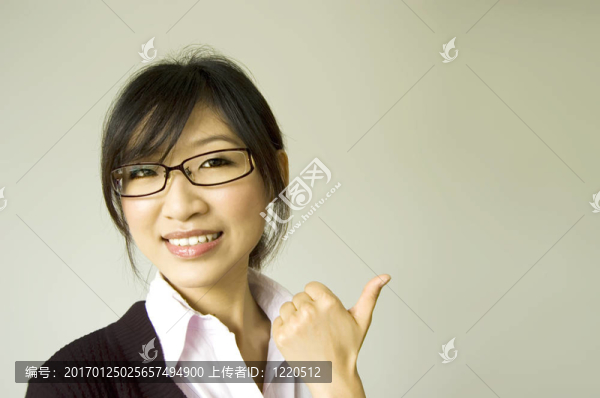 豎起衣領(lǐng)
