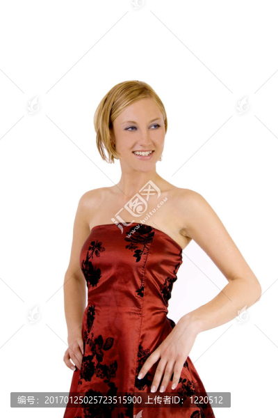 穿著紅色衣服的金發(fā)女人