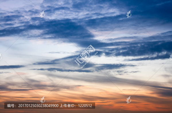 藍(lán)色的天空背景