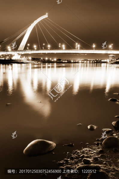 彩色的橋