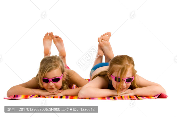 躺在陽光下的女孩