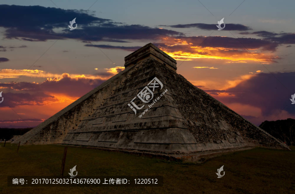 在墨西哥奇琴伊察寺寺廟