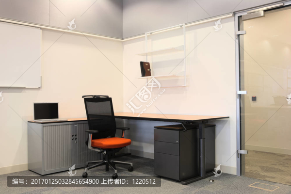 一個新辦公室的內(nèi)部