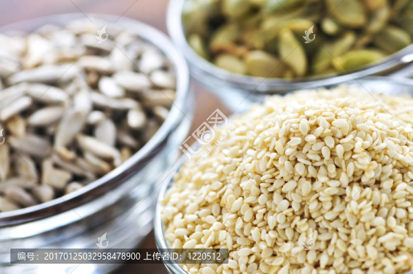 南瓜葵花籽和芝麻籽