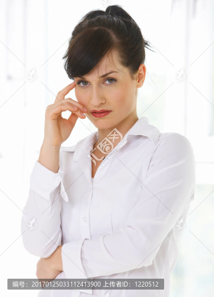 辦公室里的商業(yè)女性