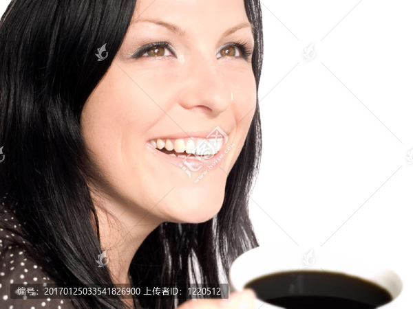 女子拿著一杯咖啡過白