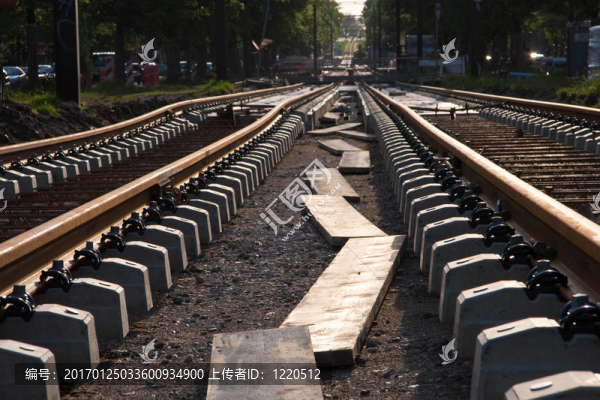 通過(guò)城市建設(shè)鐵路