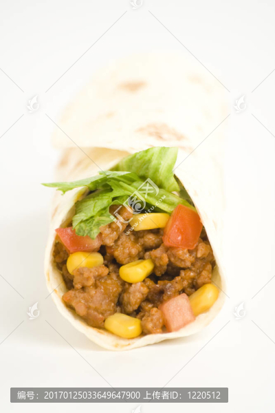 美味的鐵板燒牛肉生菜番茄、辣椒、玉米