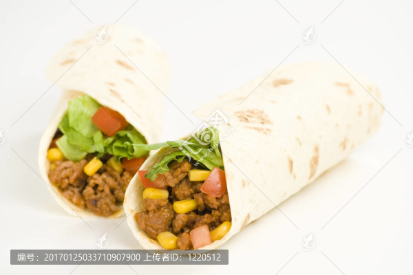 美味的鐵板燒牛肉生菜番茄、辣椒、玉米