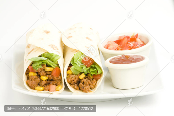 美味的鐵板燒牛肉生菜番茄、辣椒、玉米
